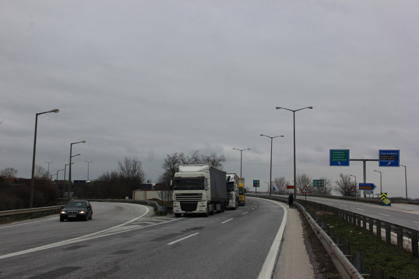 Günlerdir bekleyenler var: Kuyruk 22 kilometreye ulaştı! - Resim: 2