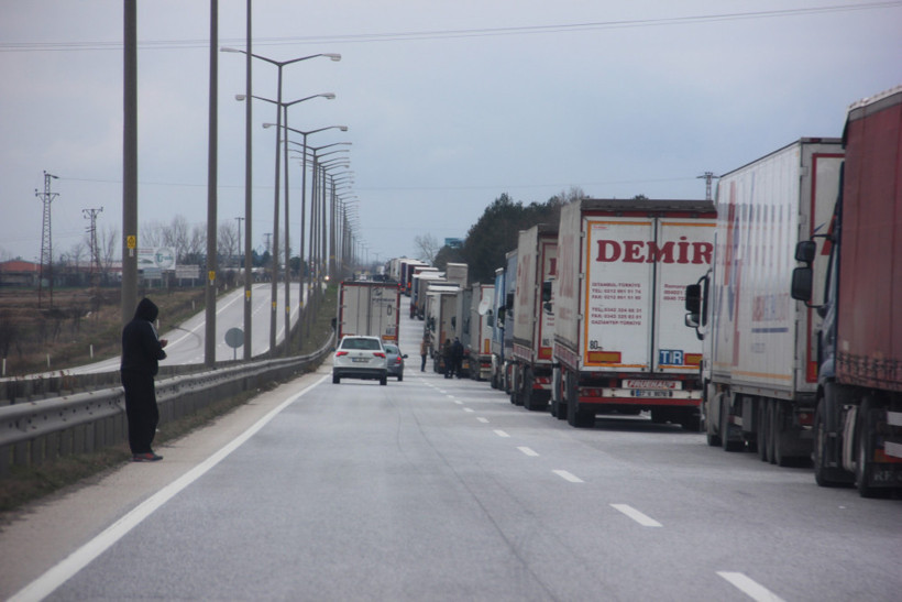 Günlerdir bekleyenler var: Kuyruk 22 kilometreye ulaştı! - Resim: 3