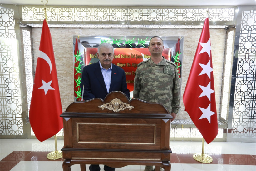 Başbakan sıcak bölgede komutandan brifing aldı - Resim: 3