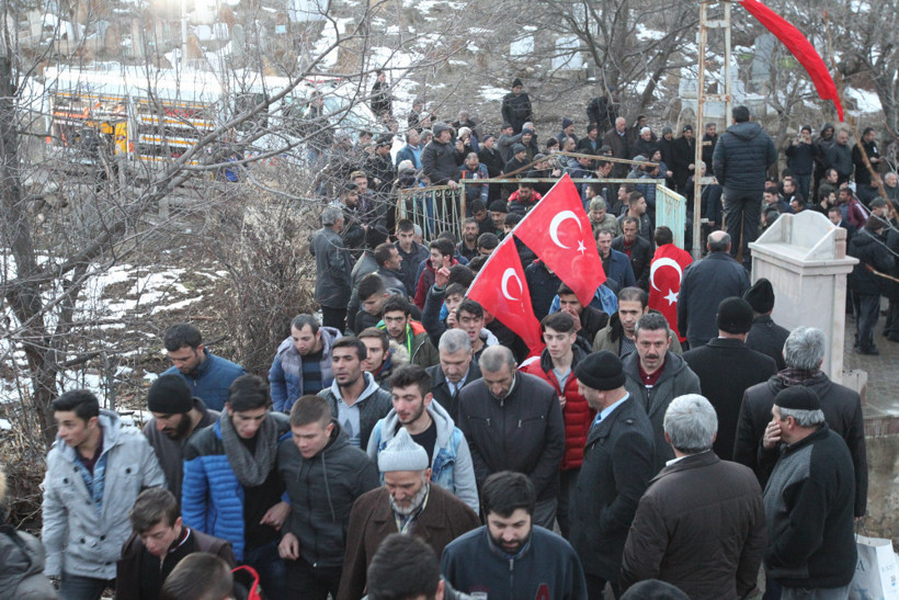 Şehit Teğmen Aktepe son yolculuğuna uğurlandı - Resim: 3