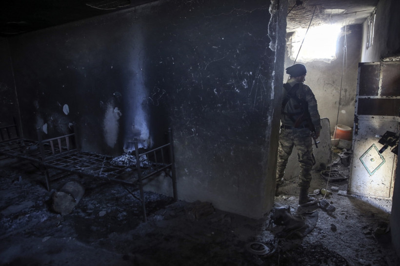 Afrin'de teröristlerin gizlendiği labirent tüneller bulundu - Resim: 1