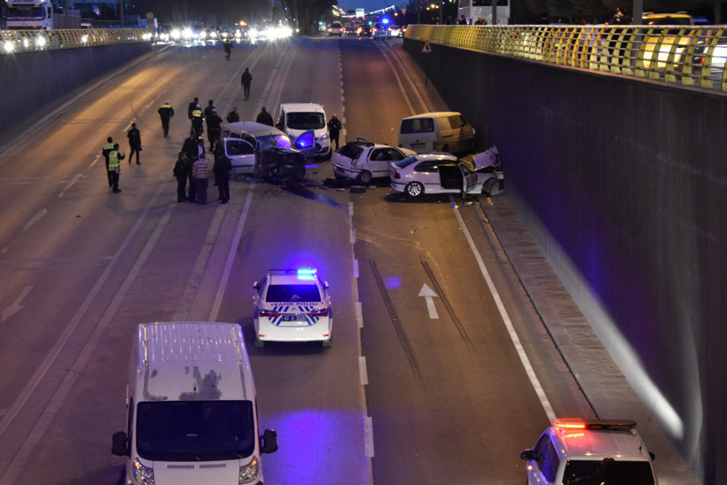 Alkollü sürücü dehşeti: 3’ü polis çok sayıda yaralı var! - Resim: 2