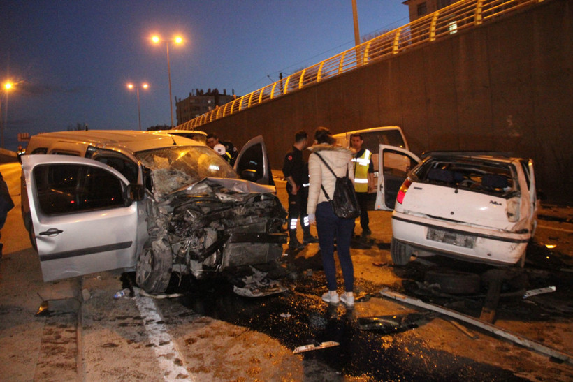 Alkollü sürücü dehşeti: 3’ü polis çok sayıda yaralı var! - Resim: 3