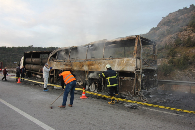 Çorum'da otobüs tıra çarptı! Ölenlerin kimlikleriyle ilgili... - Resim: 4