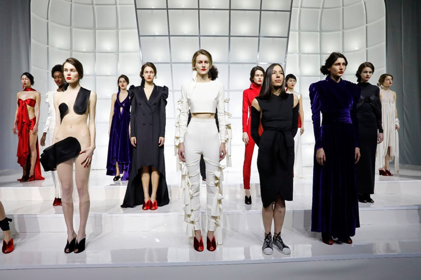 Moda Haftası’nda ‘Sanat Güneşi’ Zeki Müren rüzgarı - Resim: 1