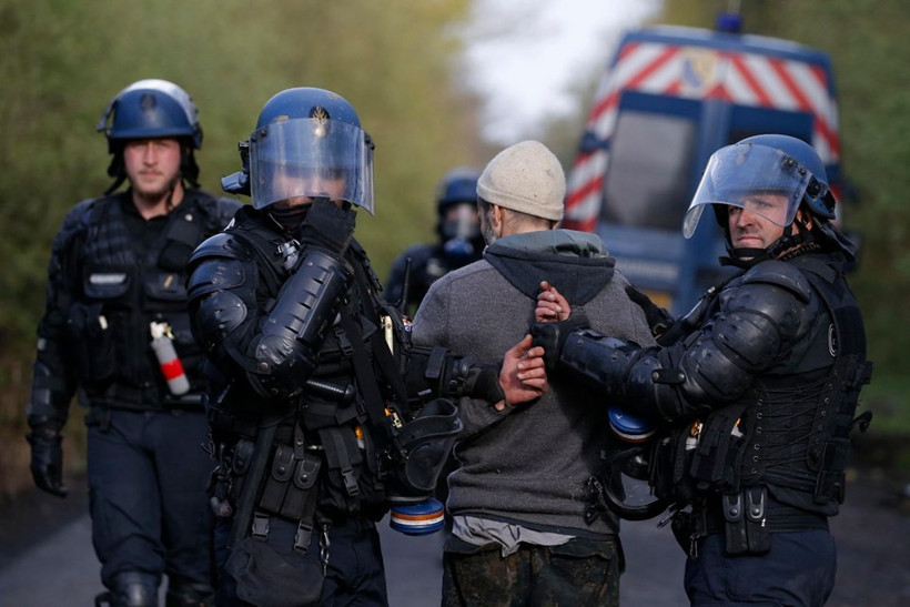 Fransa’da göstericilerle polis arasında çatışma - Resim: 2
