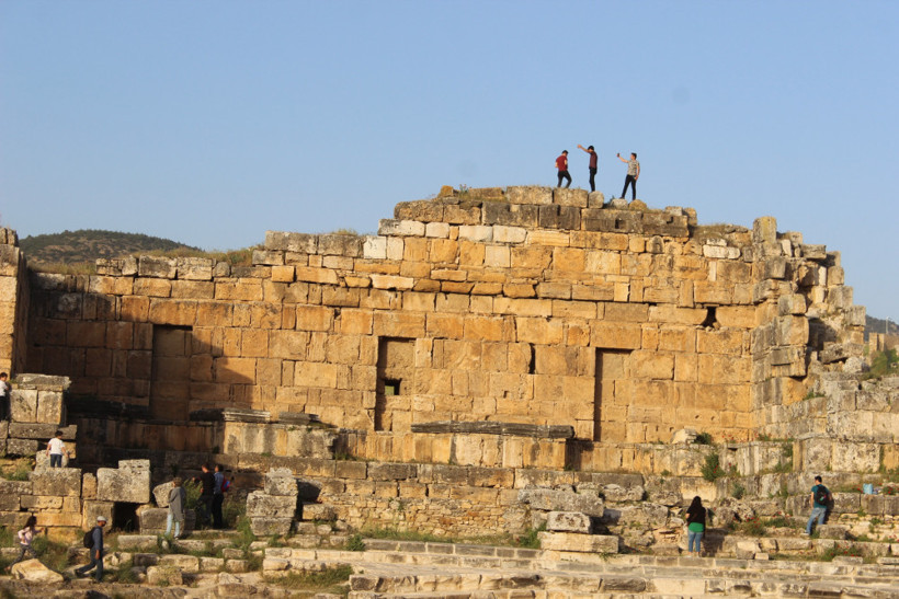 Pamukkale'ye ücretsiz giriş izdihamı: Yasak dinlemediler! - Resim: 1