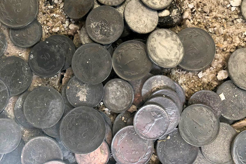 Tarihi binada kirişlere saklanmış paralar bulundu - Resim: 4