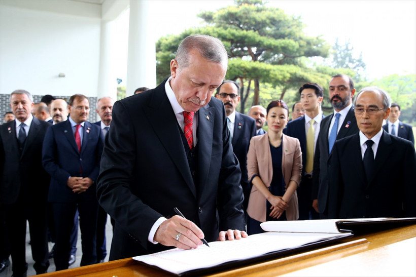 Erdoğan beyaz eldiven takıp tütsü yaktı - Resim: 2