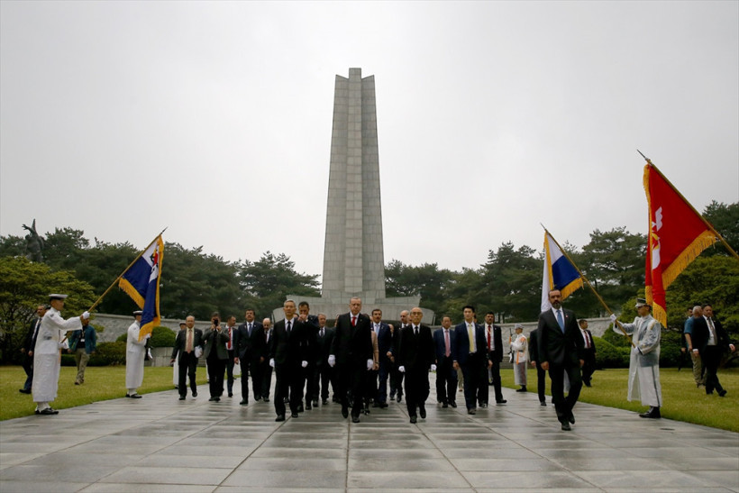 Erdoğan beyaz eldiven takıp tütsü yaktı - Resim: 3