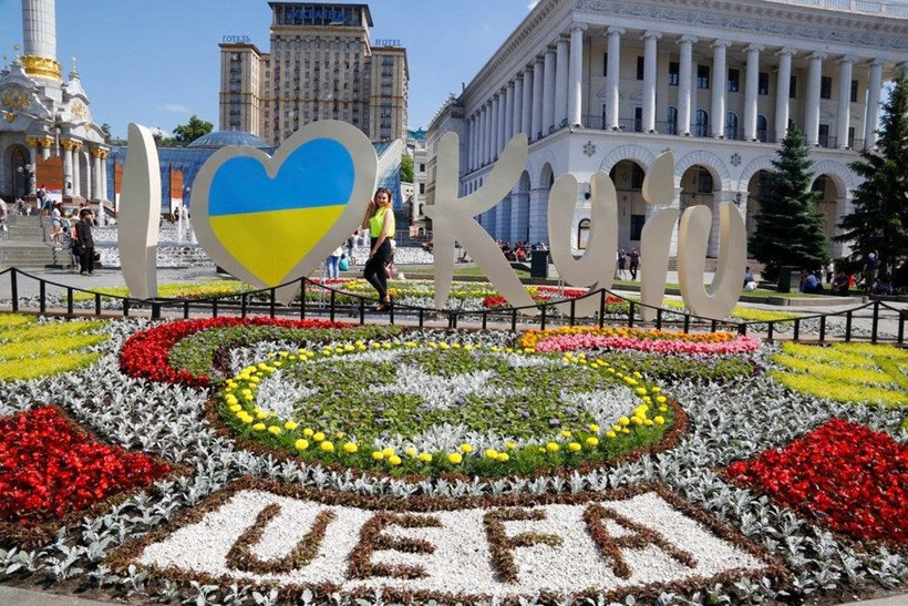 Dua Lipa'dan Şampiyonlar Ligi provası - Resim: 3