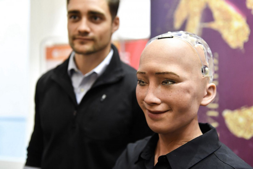 Robot 'Sophia'nın konuşacağı ikinci dil belli oldu - Resim: 3