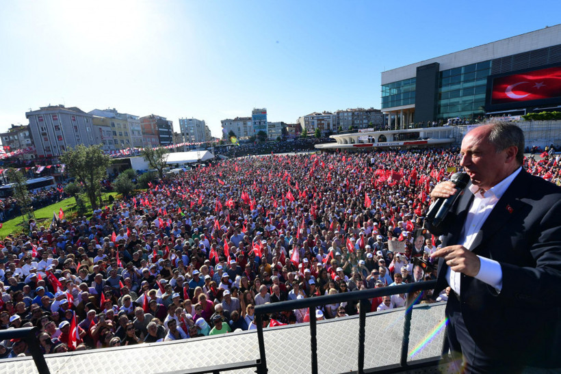 Muharrem İnce, kürsüden bebek bezi fırlattı - Resim: 4