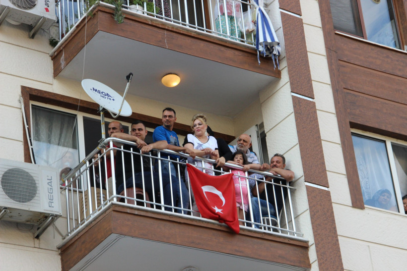 Denizi olmayan Manisa’da gelini kayıkla aldı - Resim: 4