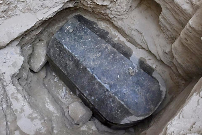 Mısır'da 2 bin 500 yıllık lahit açıldı 3 mumya şaşırttı - Resim: 1