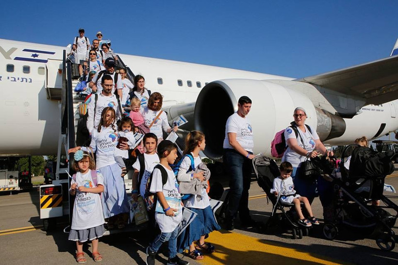 İsrail Filistin'e yerleştireceği yahudi göçmenleri kabul etmeye başladı - Resim: 1