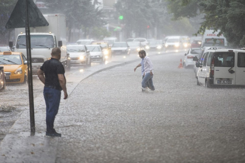 Ankara'nın caddeleri göle döndü - Resim: 1