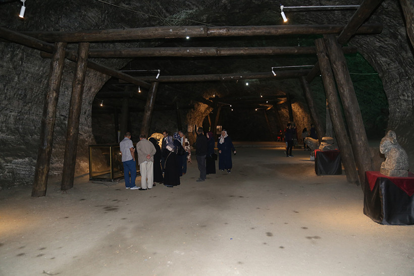 5 bin yıllık tuz mağarasına yoğun ilgi - Resim: 3
