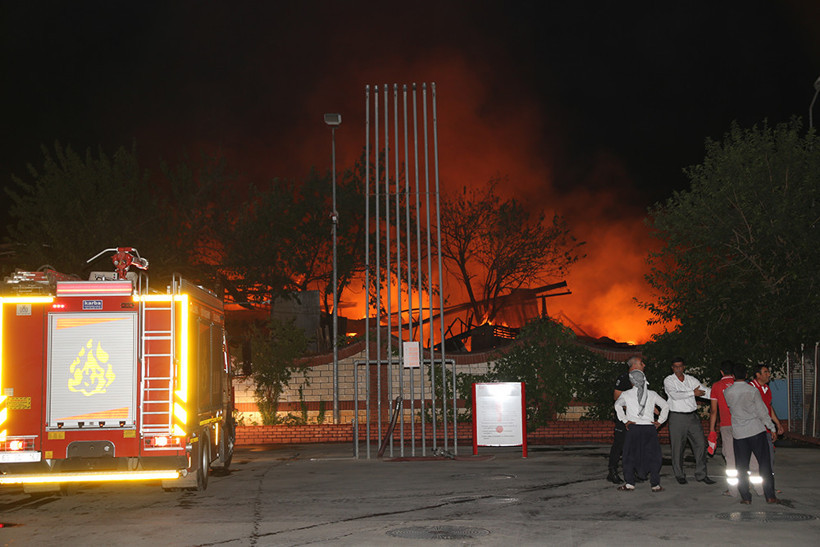 Oduncu Pazarı'nda yangın! - Resim: 4