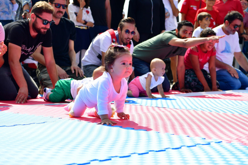 Bebekler, emekleme olimpiyatlarında nefes kesti! - Resim: 1