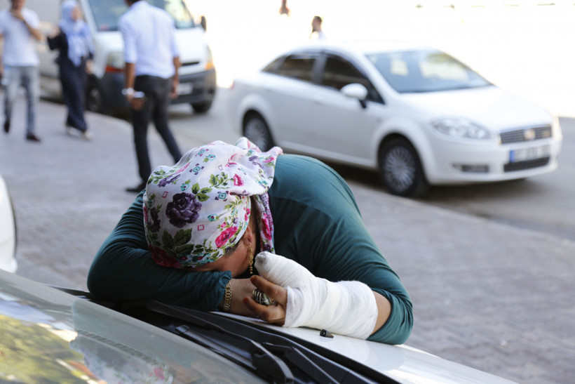 Korna sesini duymayan engelli kadının kolunu kırdılar - Resim: 3