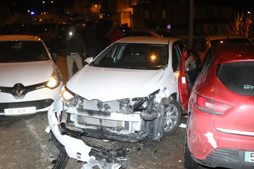 14 araç birbirine girdi kazayı gören telefona sarıldı - Resim: 1