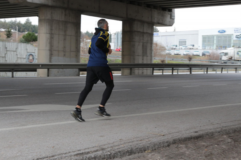 Fenerbahçeli taraftarın koşu totemi - Resim: 1