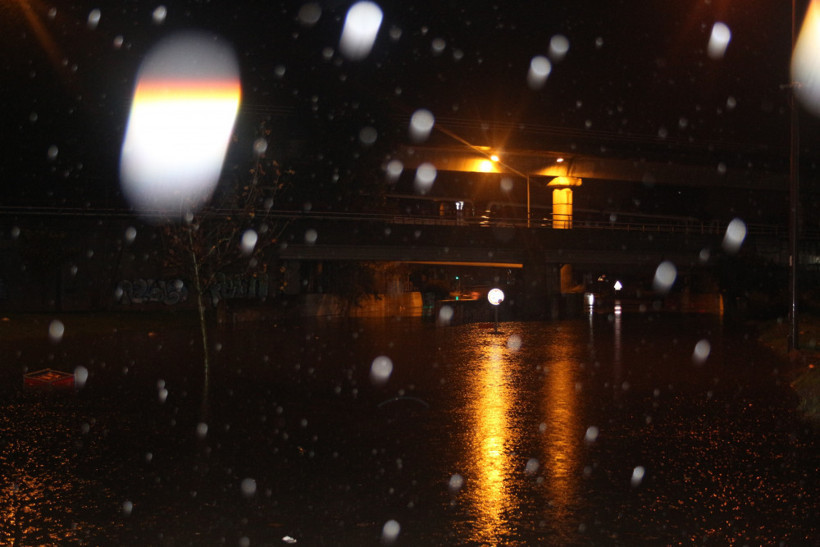 İzmir’de sağanak yağış hayatı olumsuz etkiledi - Resim: 3