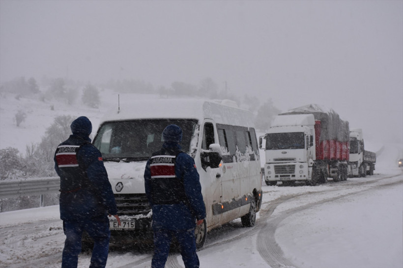 Kar esareti... 250 yol kapalı, 20 köy elektriksiz  kaldı - Resim: 1