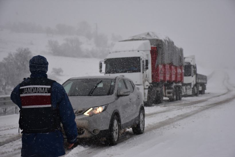 Kar esareti... 250 yol kapalı, 20 köy elektriksiz  kaldı - Resim: 2