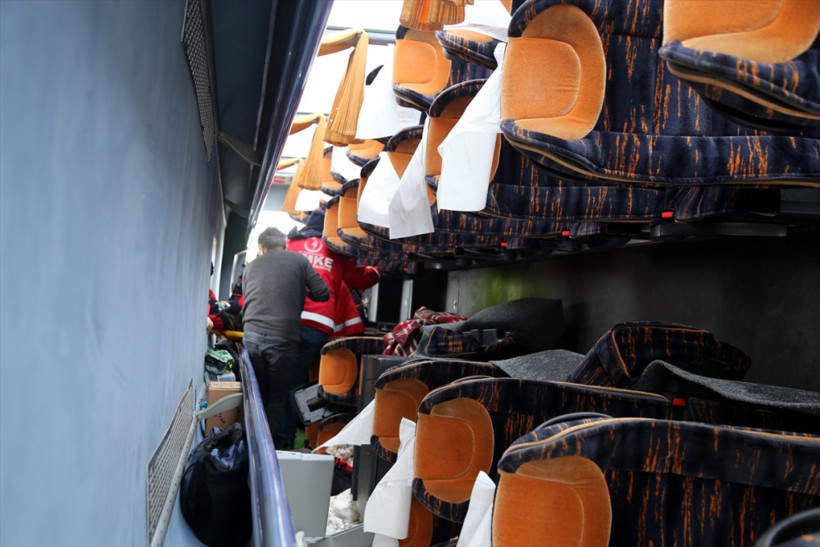 Sivas'ta devrilen yolcu otobüsünde can pazarı yaşandı! - Resim: 2