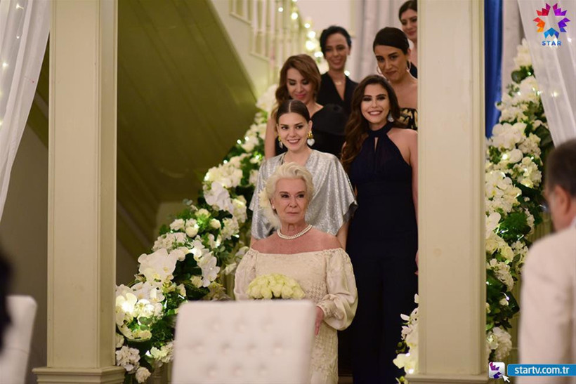 İstanbullu Gelin'de mastürbasyon skandalından sonra şimdi de göğüs ucu skandalı - Resim: 2