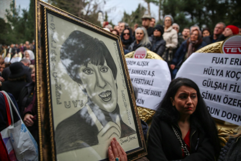 Ayşen Gruda'nın cenazesi son yolculuğuna uğurlandı cenazeden görüntüler - Resim: 1