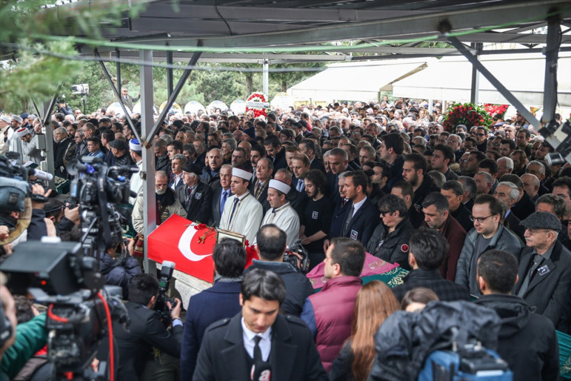Ayşen Gruda'nın cenazesi son yolculuğuna uğurlandı cenazeden görüntüler - Resim: 2