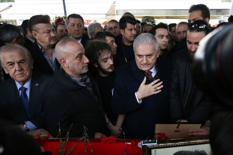 Ayşen Gruda'nın cenazesi son yolculuğuna uğurlandı cenazeden görüntüler - Resim: 3