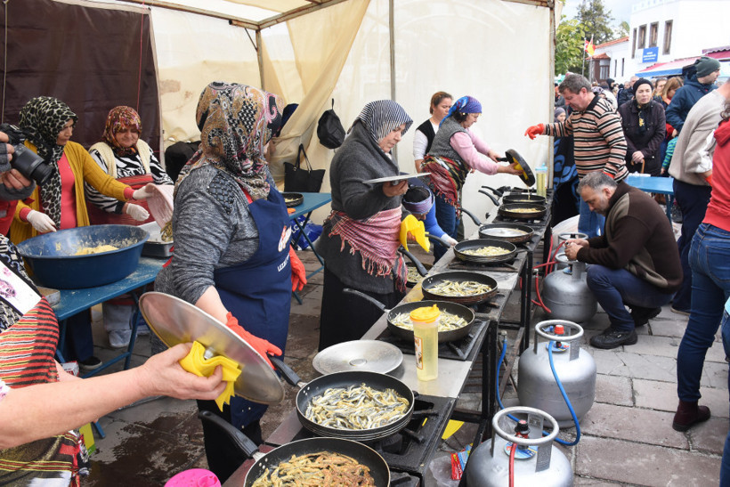4. Bodrum Hamsi Festivali'nde 3 ton hamsi tüketildi - Resim: 1