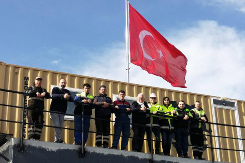 5 katlı binada görülmemiş olay yönetim ofisini çatıya koydu - Resim: 1