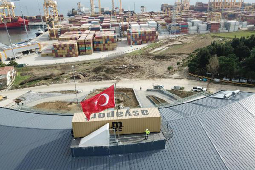 5 katlı binada görülmemiş olay yönetim ofisini çatıya koydu - Resim: 2