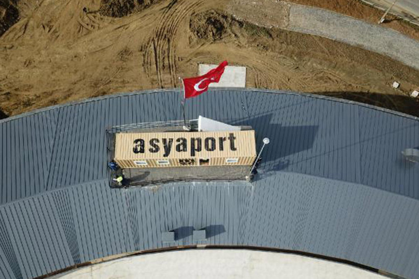 5 katlı binada görülmemiş olay yönetim ofisini çatıya koydu - Resim: 3