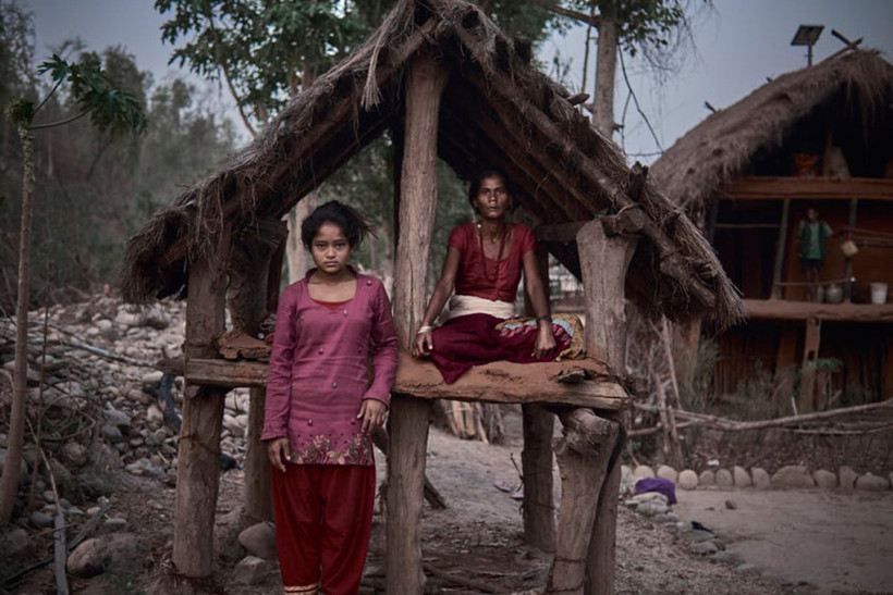 İnsanlık dışı gelenek kadınları kulübeye attılar ölümüne neden oldular - Resim: 2