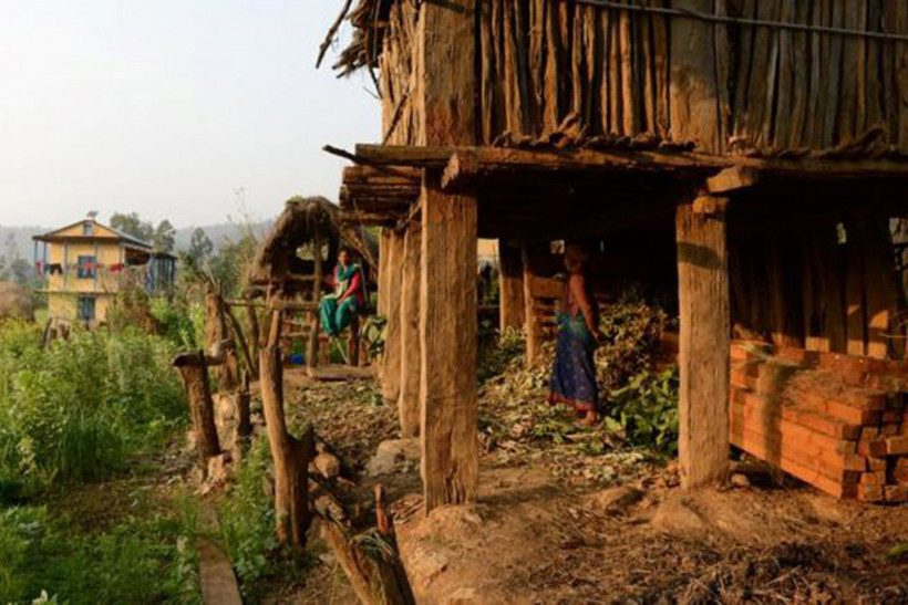 İnsanlık dışı gelenek kadınları kulübeye attılar ölümüne neden oldular - Resim: 4