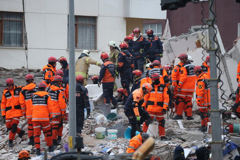 Kartal'da enkazın altında kalan Havva Tekgöz kurtarıldı annesi dün onu sormuştu - Resim: 1