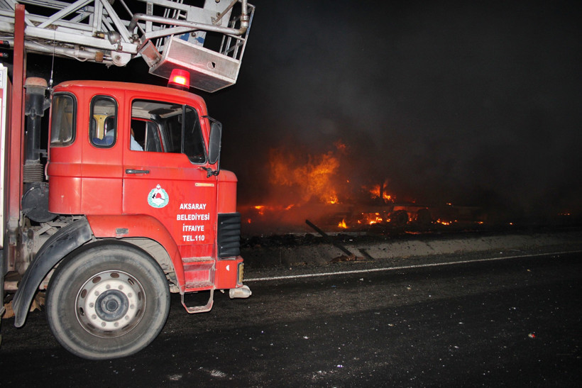 Kaza yapan TIR'lar alev alev yandı - Resim: 4