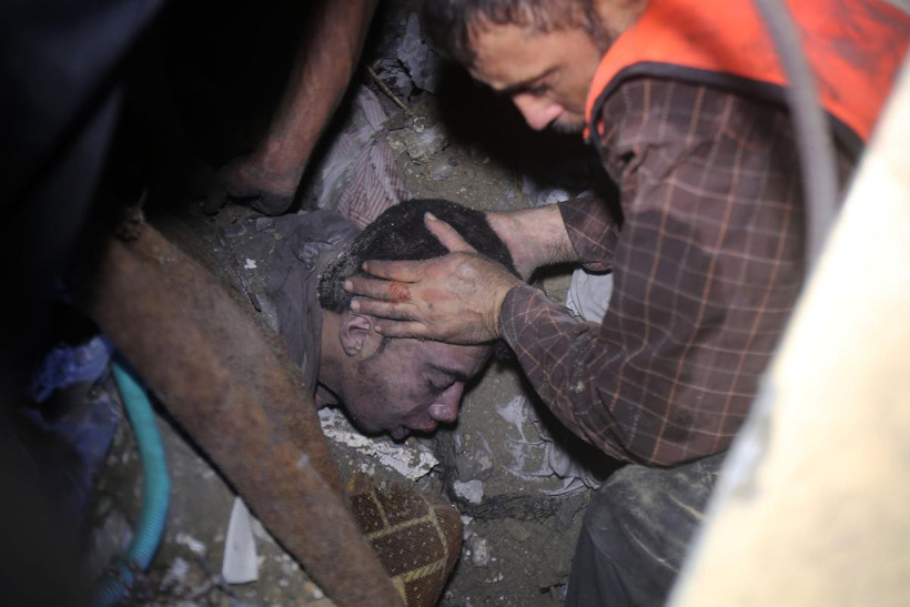 Enkazın altından böyle çıktılar - Resim: 2