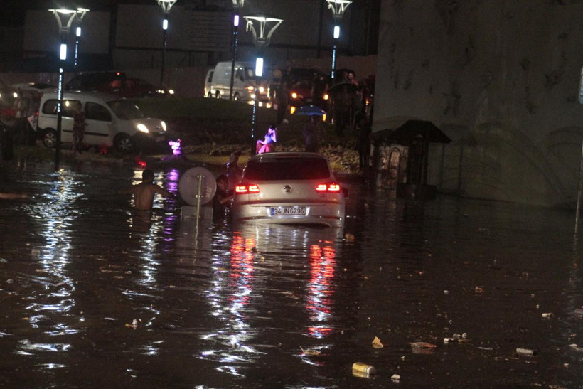Sağanak yağış İstanbul'u ikinci kez vurdu - Resim: 2