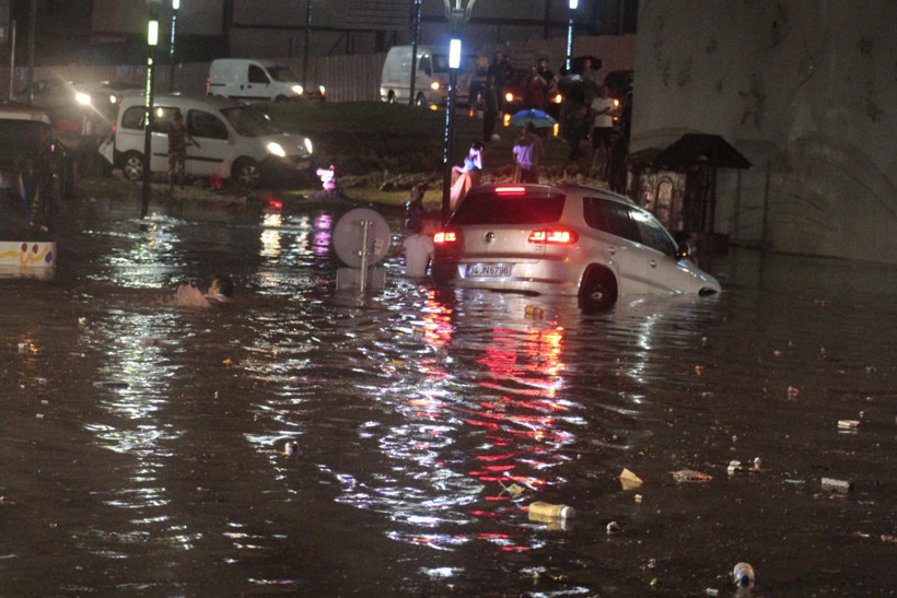 Sağanak yağış İstanbul'u ikinci kez vurdu - Resim: 3