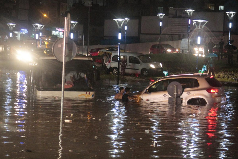 Sağanak yağış İstanbul'u ikinci kez vurdu - Resim: 4
