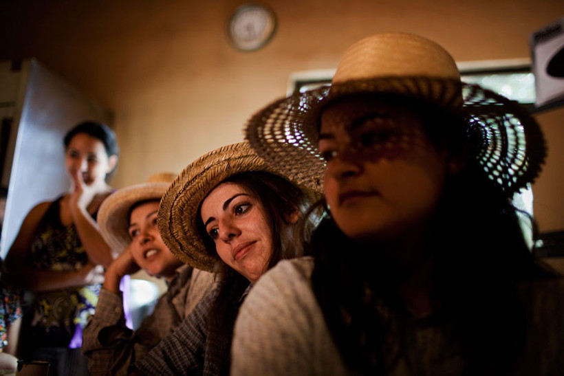 Bu kasabada sadece kadınlar yaşıyor - Resim: 3