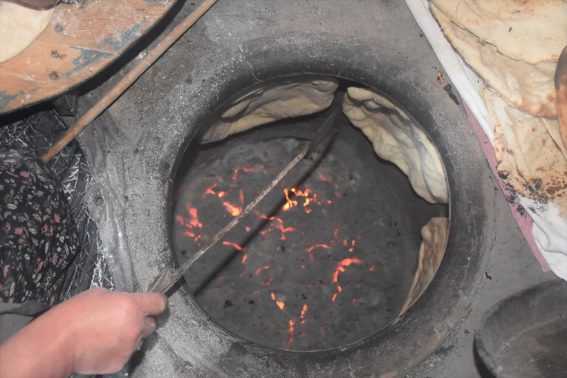 Anadolu sofralarının vazgeçilmezi tandır ekmeği nasıl yapılır - Resim: 3