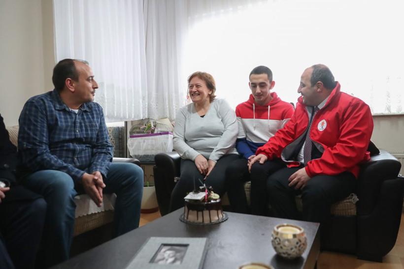 Mustafa Varank'tan öğrencilere çiğ köfte - Resim: 2